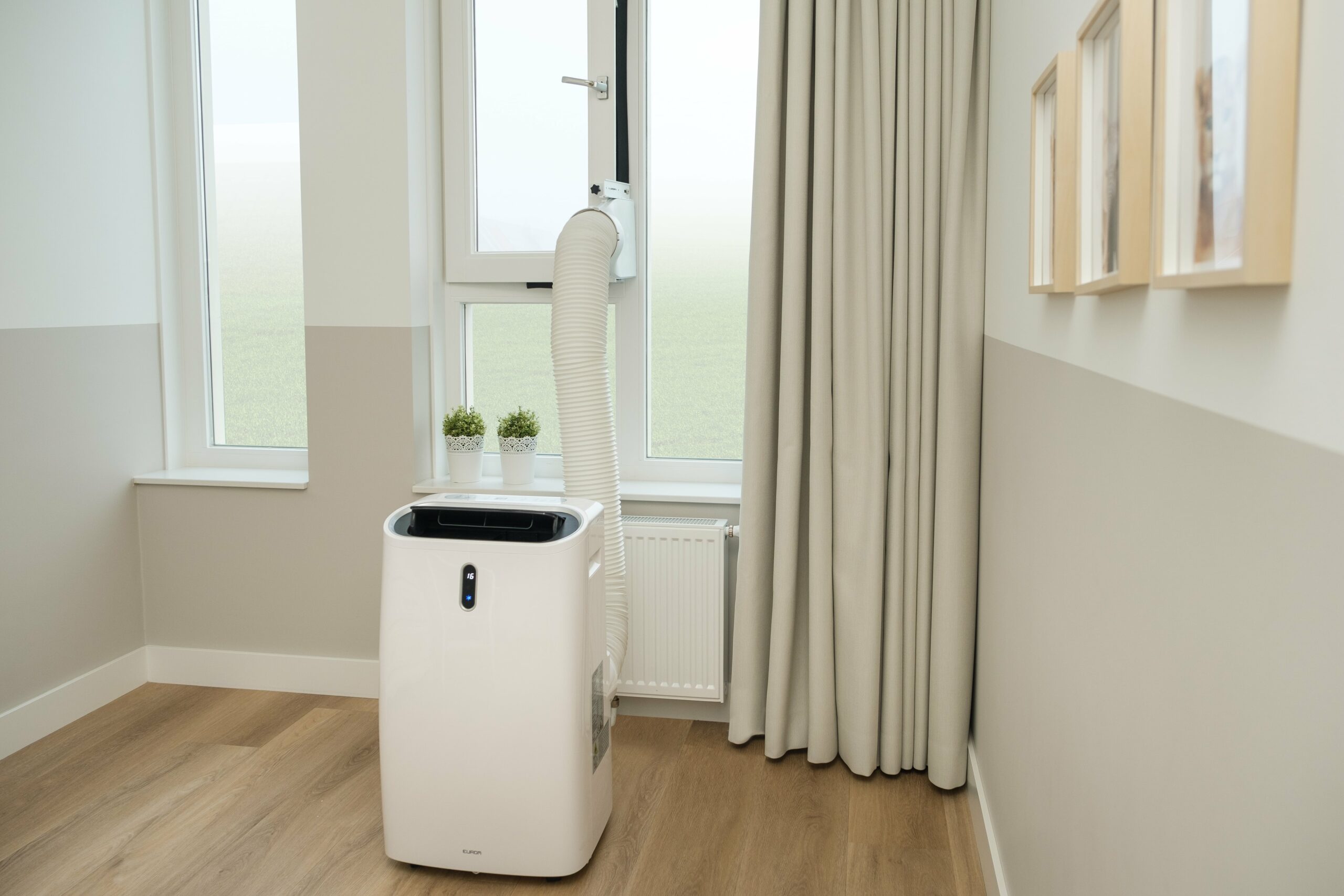 Eurom Window Outlet for tilt-and-turn and Skylights - Mobile Air Conditioners Eurom Window Outlet for tilt-and-turn and Skylights - Mobile Air Conditioners